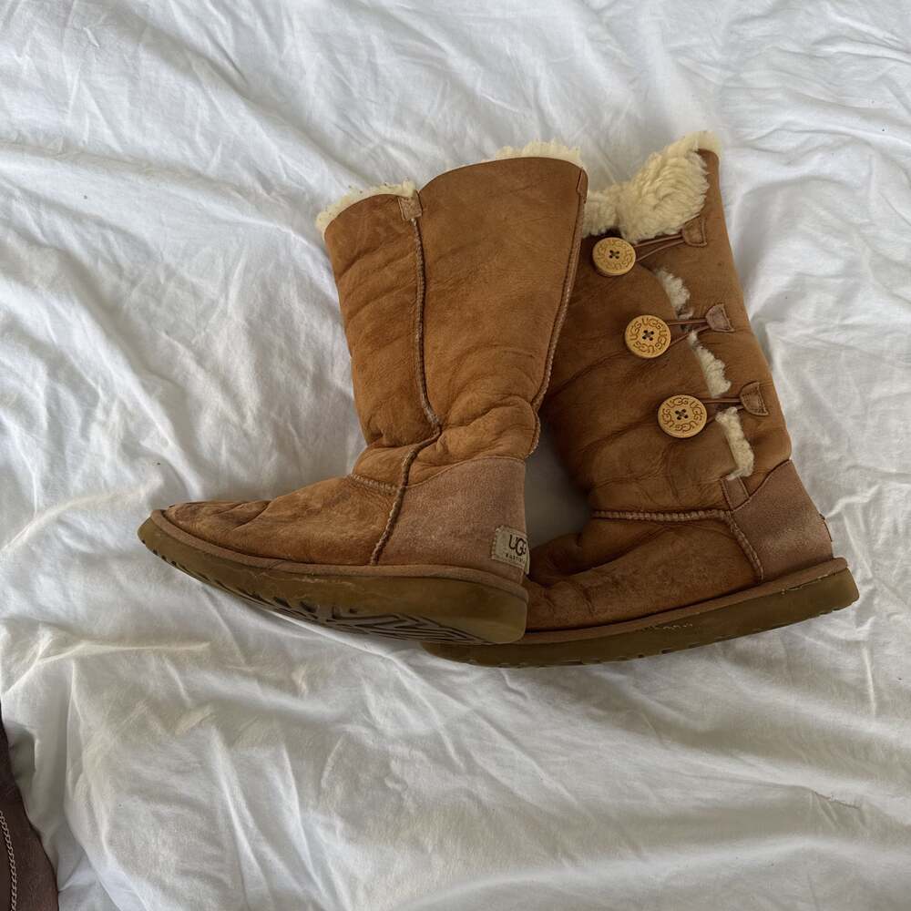 UGG Bailey Button Triplet II Boot in Chestnut Suede